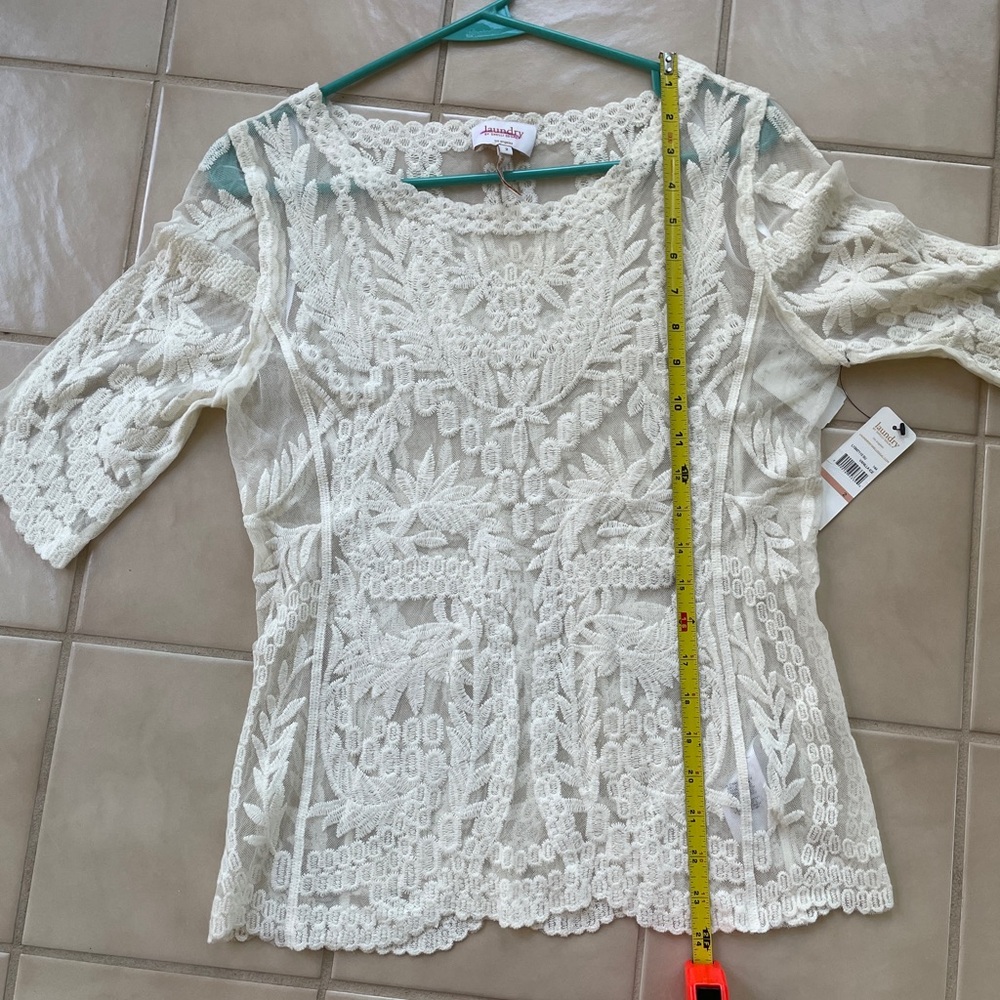 Laundry By Shelli Segal - Beautiful Lace Top in shade “Vanilla Ice”.  NWT!! - Picture 7 of 7